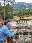 태안 발원지 샘골공원 둘러보는 가세로 태안군수