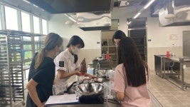 남세종종합청소년센터, 선별진료소 찾아 의료진이 만든 머핀 음료 전달