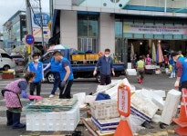 포항 북구청, 추석 명절맞아 죽도시장 불법노점상 및 노상적치물 정비