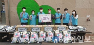 국민건강보험공단 홍천지사, 홍천군노인복지관에 소외계층 후원 물품 전달