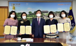진주시, 국공립·직장어린이집 4개소에 위탁계약증서 전달