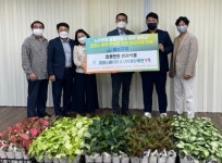 용산구, 어르신 심리방역 맞춤 돌봄 서비스…컵플랜트 나눔