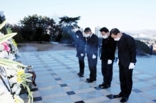 진해, 새해 맞이 충혼탑 참배…임인년 공식일정 시작