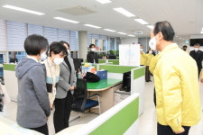 최문순 강원도지사, 코로나 대응 격려 평창군보건의료원 방문