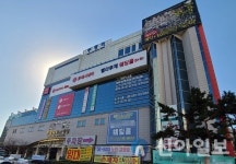 [포토] 부평역사 광고물 난립…시민들의 눈살
