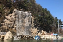 철원 사곡천 인공폭포 관광객 유혹