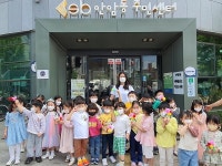 할아버지, 할머니 건강하세요 안암어린이집 아이들 ‘사랑의 카네이션’ 전달
