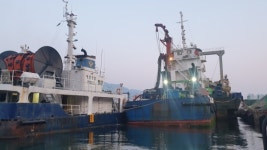 창원해경, 마산항 적현 부두 계류 침수선박 긴급 안전조치