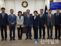 제9대 홍천군의회 의장 박영록·부의장 최이경 의원 당선