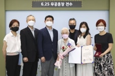 용인, 6·25참전유공자 유족에 화랑무공훈장 전수