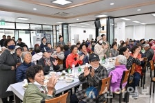 여량면행정복지센터, 지역 어르신 400명 모셔 경로잔치 개최