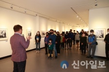 영월 동강사진박물관, 행복한 가족사진 전달식... 행복이 가득