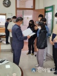 홍천군화촌면 번영회, 화촌중학교에 장학금 전달