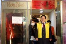 박강수 마포구청장, ‘룸카페’ 특별 점검