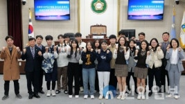철원군의회 견학한 신철원高 법률동아리