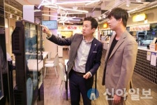 안산시의회 의원들, 다농마트 청년몰 방문