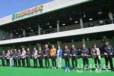 정선군, 골프연습장 31일 정식 개장...3층, 36개 타석