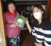 사천시 종합사회복지관, 나눔 텃밭 수확 작물 전달
