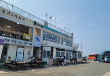 K드라마 열풍으로 외국 관광객, 포항 청하면이 ‘북적’
