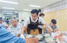 [포토] 이기재 양천구청장, 목동종합사회복지관 ‘초복맞이 삼계탕 나눔 행사’ 참석