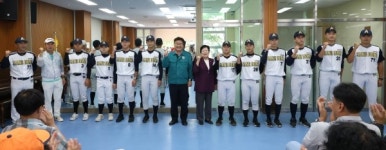 영월 상동고 야구부, 경로대학 어르신 점심 봉사활동 눈길