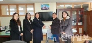 홍천여자고등학교 학부모회, 인재 육성 위한 장학금 기탁