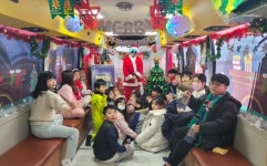 연천군 은대초등학교, 책 보따리를 싣고 온 산타