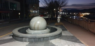 [포토] 상림-하림공원 연결하는 돌분수대 꽁꽁