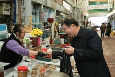 김이근 창원시의장, 진동전통시장 방문