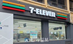 롯데그룹, 세븐일레븐 ATM 사업부 매각 나선다