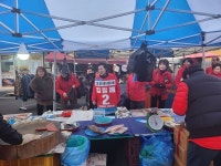 설맞이 능곡전통시장 찾은 與 김필례 “소상공인 정책 꼼꼼히 살필 것”