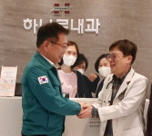 군민 생명건강 최우선…손병복 울진군수 병의원 의료진 격려