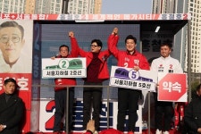 한동훈, 김포 구래역 광장서 홍철호 지원 유세… 김포·서울 통합 약속