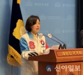 자유통일당 ‘28청춘’ NO, ‘7전8기’ OK