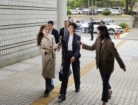 [포토] 이혼 소송 항소심 2차 변론 출석하는 최태원·노소영