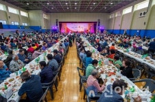 한화토탈에너지스, 어르신 초청 효잔치 개최