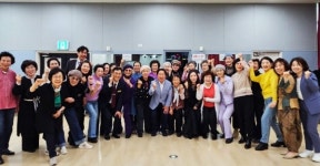 주광덕 남양주시장, 어버이날 맞아 해피누리노인복지관 방문