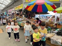 군위전통시장 어린이장보기 행사 진행