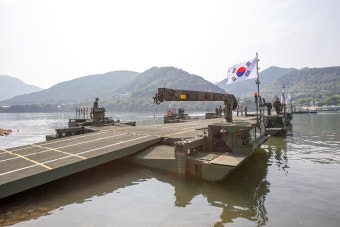 육군, 한국형 자주도하장비 '수룡' 실전 배치