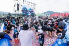 철원 화강 다슬기축제서 올여름 폭염 날리기