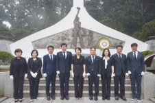 용인시의회, 현충탑 참배하며 제9대 후반기 활동 시작
