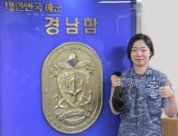 해군 3함대 경남함 김하늘 중위 ‘어머나 운동본부’에 모발 기부