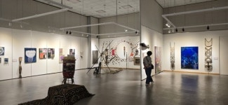 동해시 문화예술회관 다양한 전시 및 인피니티 플라잉 공연 호응