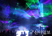 밀양벌 ‘연극축제’로 물들이다… 관객들 ‘무더위’ 날려 버려