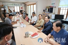 성낙인 창녕군수, ‘무더위쉼터’ 방문… 어르신 ‘건강 살피고 소통의 시간’ 가져