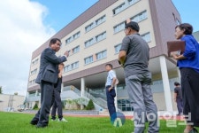 신경호 강원도교육감, 신동초등학교 이전 공사 현장 방문