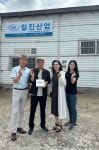 연성동 지역사회보장협의체, 일진산업에 ‘행복 나눔 가게’ 현판 전달