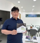 굿네이버스 세종충남사업본부-서산서울안경, ‘좋은이웃가게’ 현판 전달식 진행