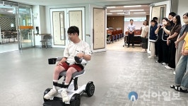 대전해든학교, ㈜카이로보틱스·사단법인 토닥토닥 ‘로보휠’ 기부 받아 