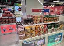 옷·화장품 파는 세븐일레븐…매장 키우고 구색 차별화
